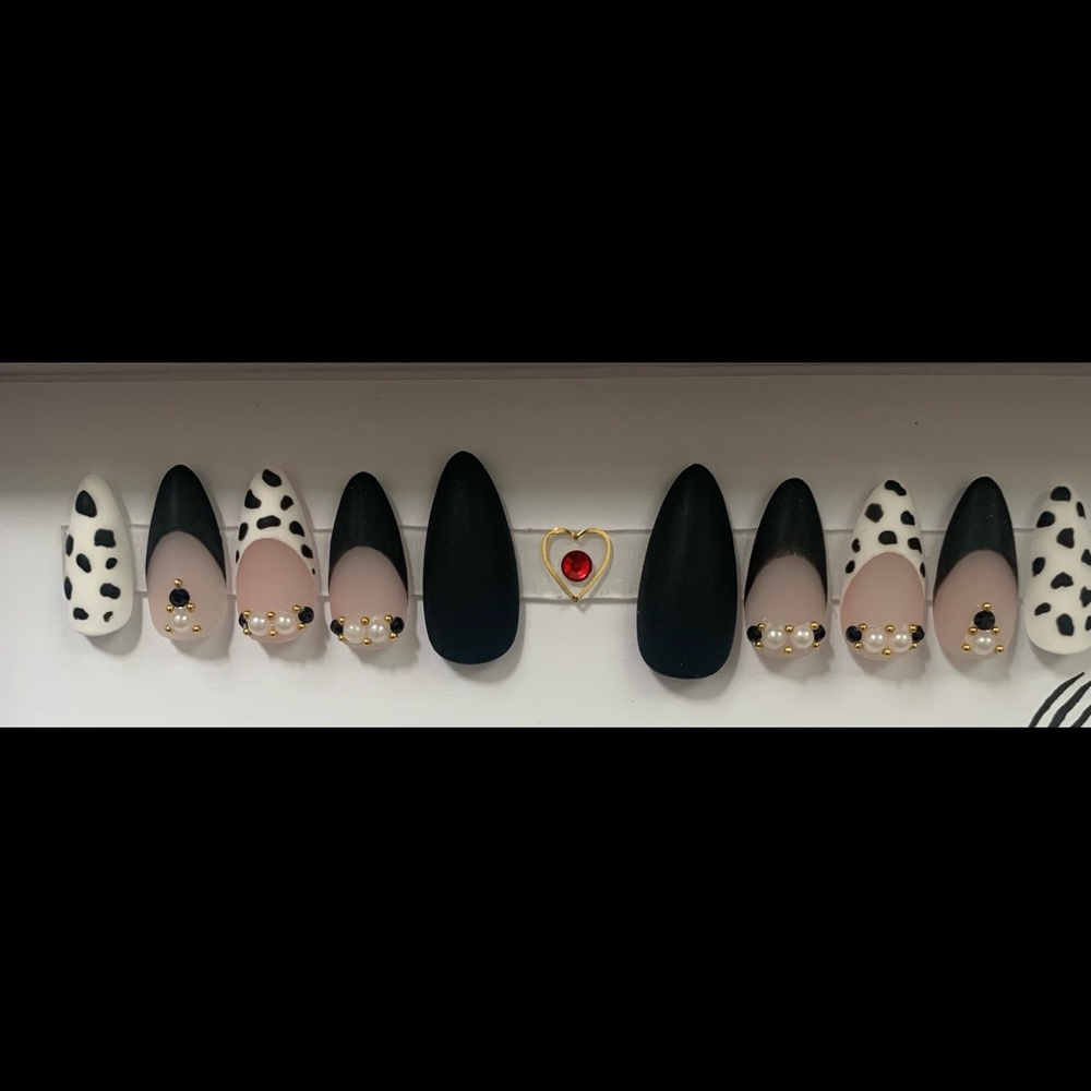 Dalmatian inspired press on nails